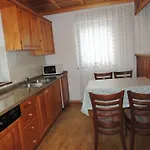 Apartma Lesjak 1 *