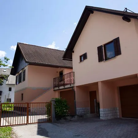 Apartma Lesjak 1 *