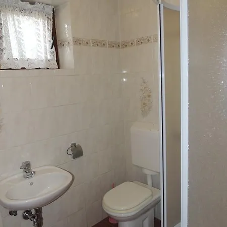 Apartma Lesjak 1 *