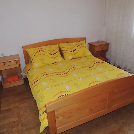 Apartma Lesjak 1 보베츠